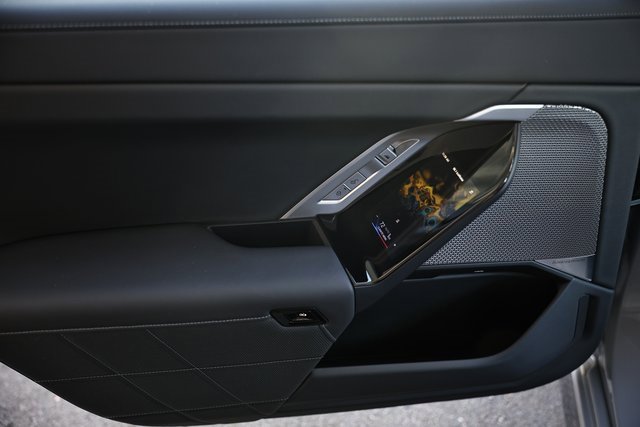 Used 2025 BMW 740i xDrive image 24