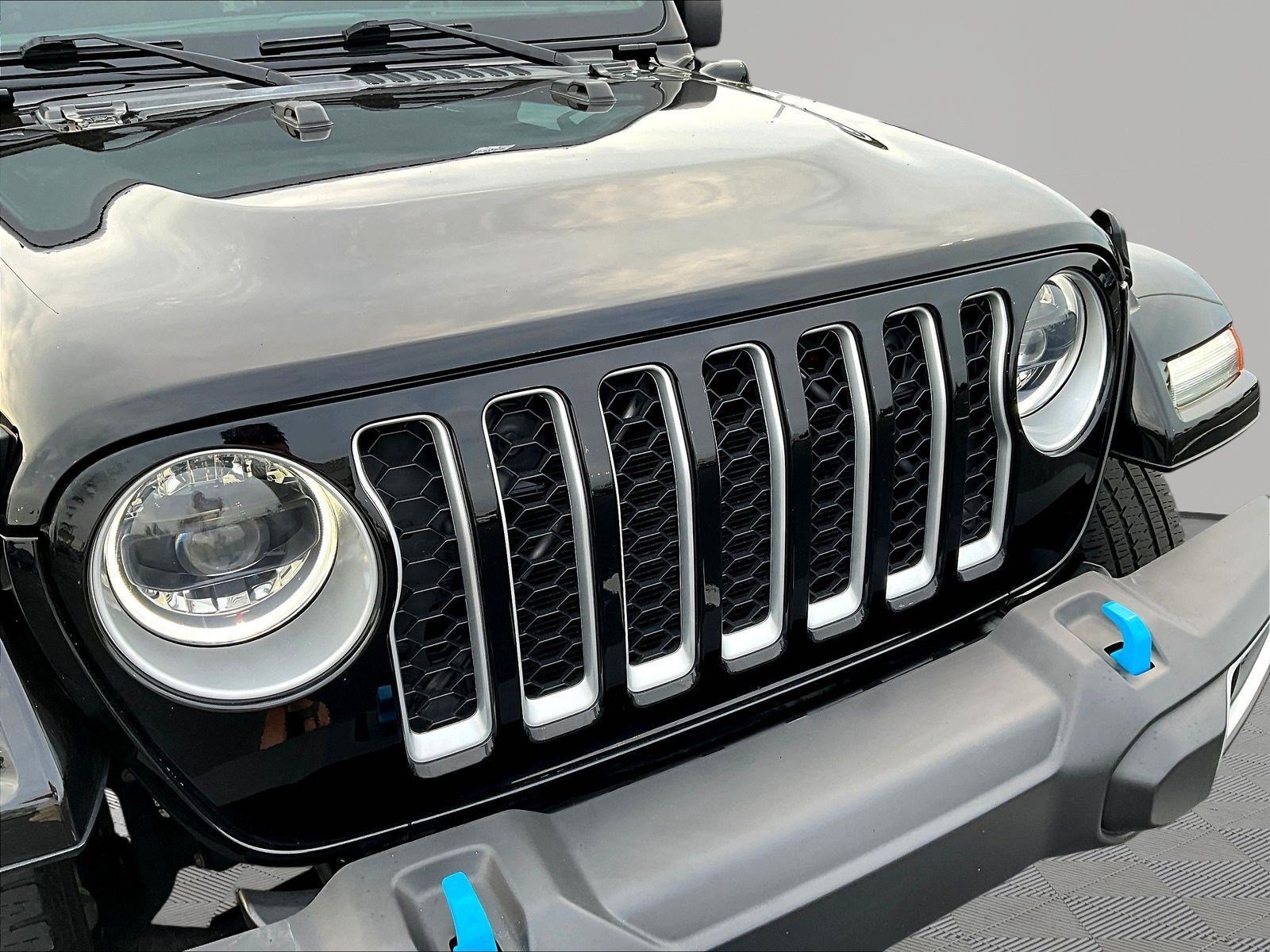 Used 2023 Jeep Wrangler Unlimited Sahara w/ Cold Weather Group AWD/4WD image 33