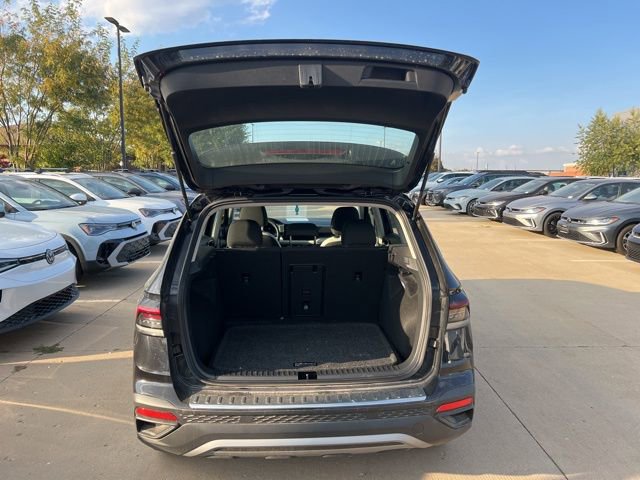 Used 2025 Volkswagen Taos S image 9