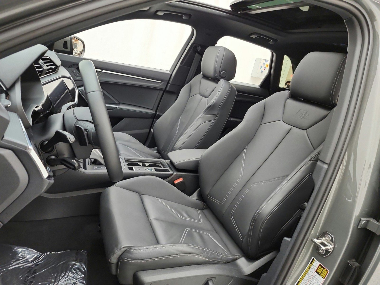 Used 2025 Audi Q3 2.0T Premium w/ Convenience Package AWD/4WD image 10