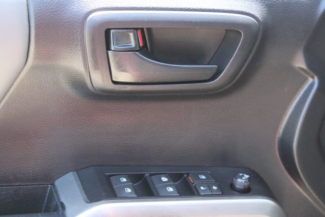 Used 2020 Toyota Tacoma SR5 w/ Technology Package AWD/4WD image 18