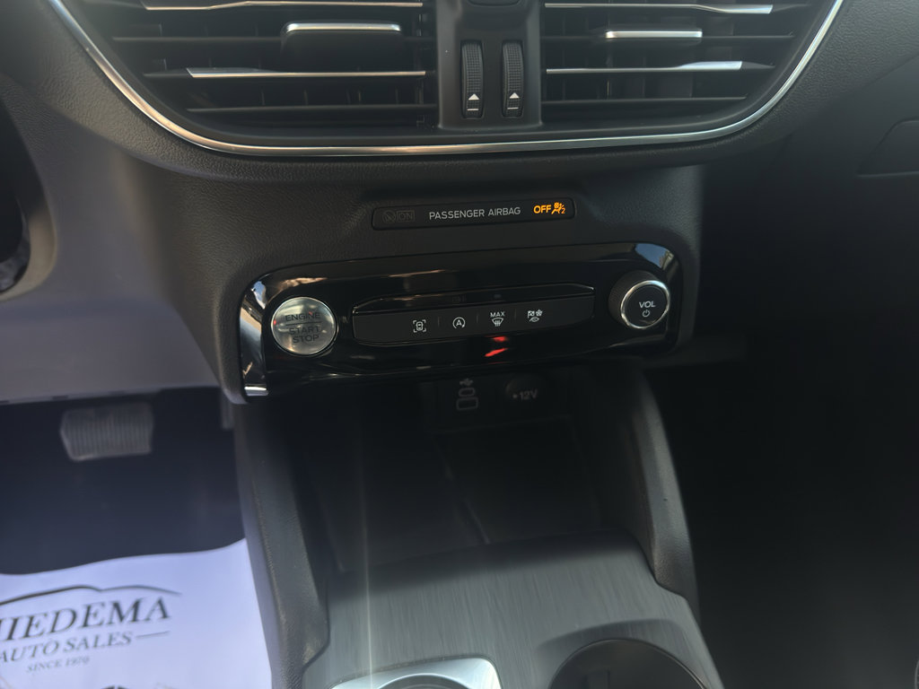 Used 2025 Ford Escape Platinum AWD/4WD image 24