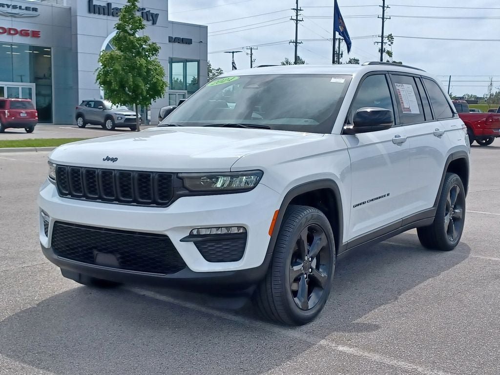 Used 2024 Jeep Grand Cherokee Limited w/ Black Appearance Package AWD/4WD image 2
