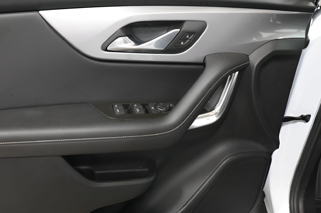 Used 2025 Chevrolet Blazer LT FWD image 21