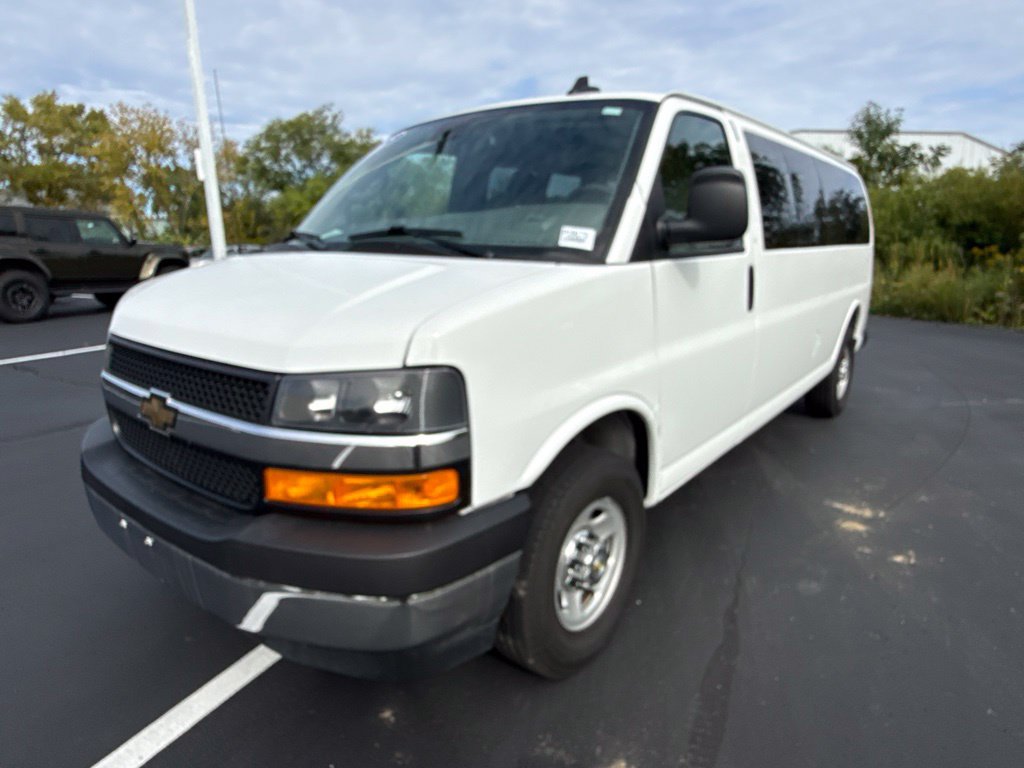 Used 2025 Chevrolet Express 3500 LT w/ LT Preferred Equipment Group RWD image 5