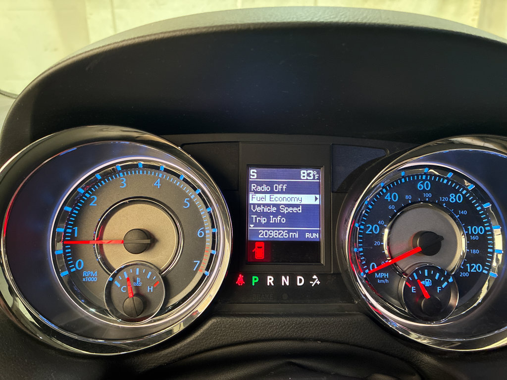 Used 2014 Chrysler Town & Country Touring w/ Driver Convenience Group FWD image 13