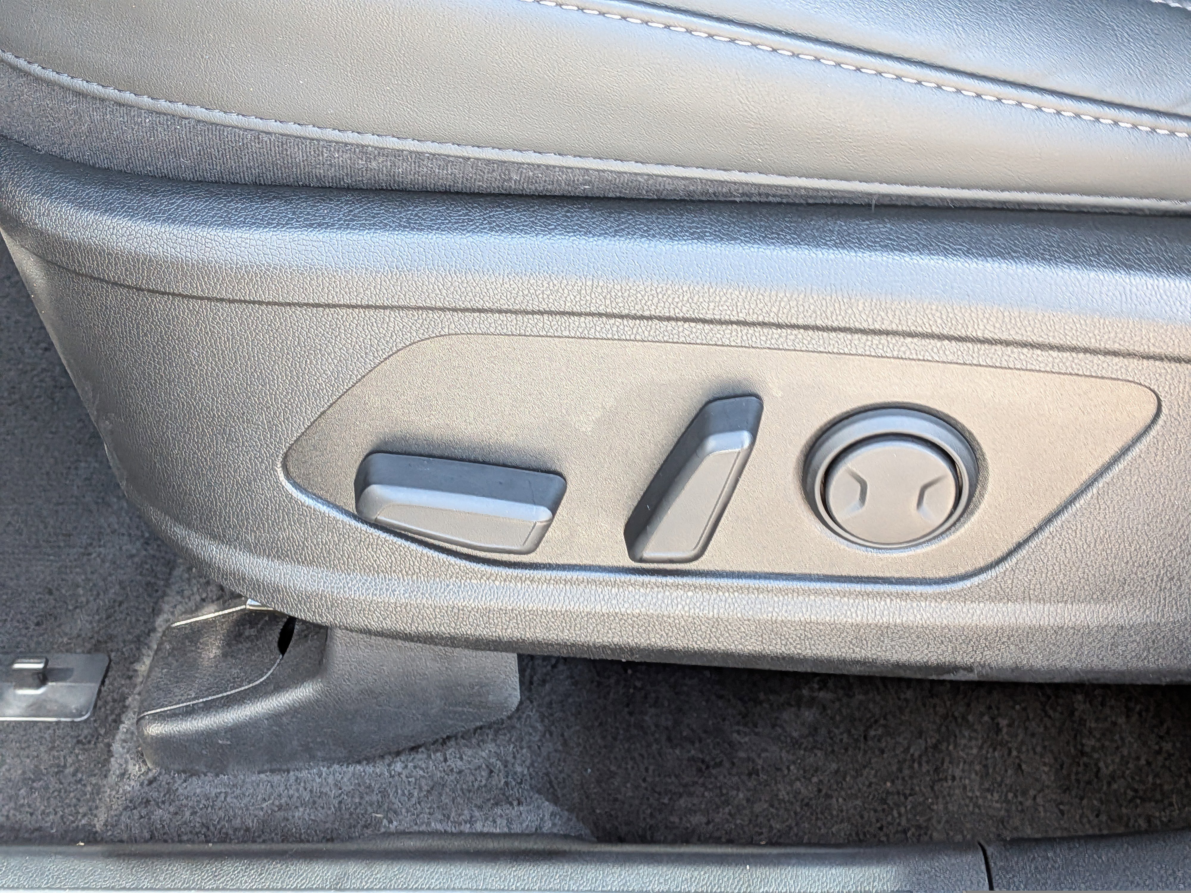 Used 2023 Kia Sorento SX image 26