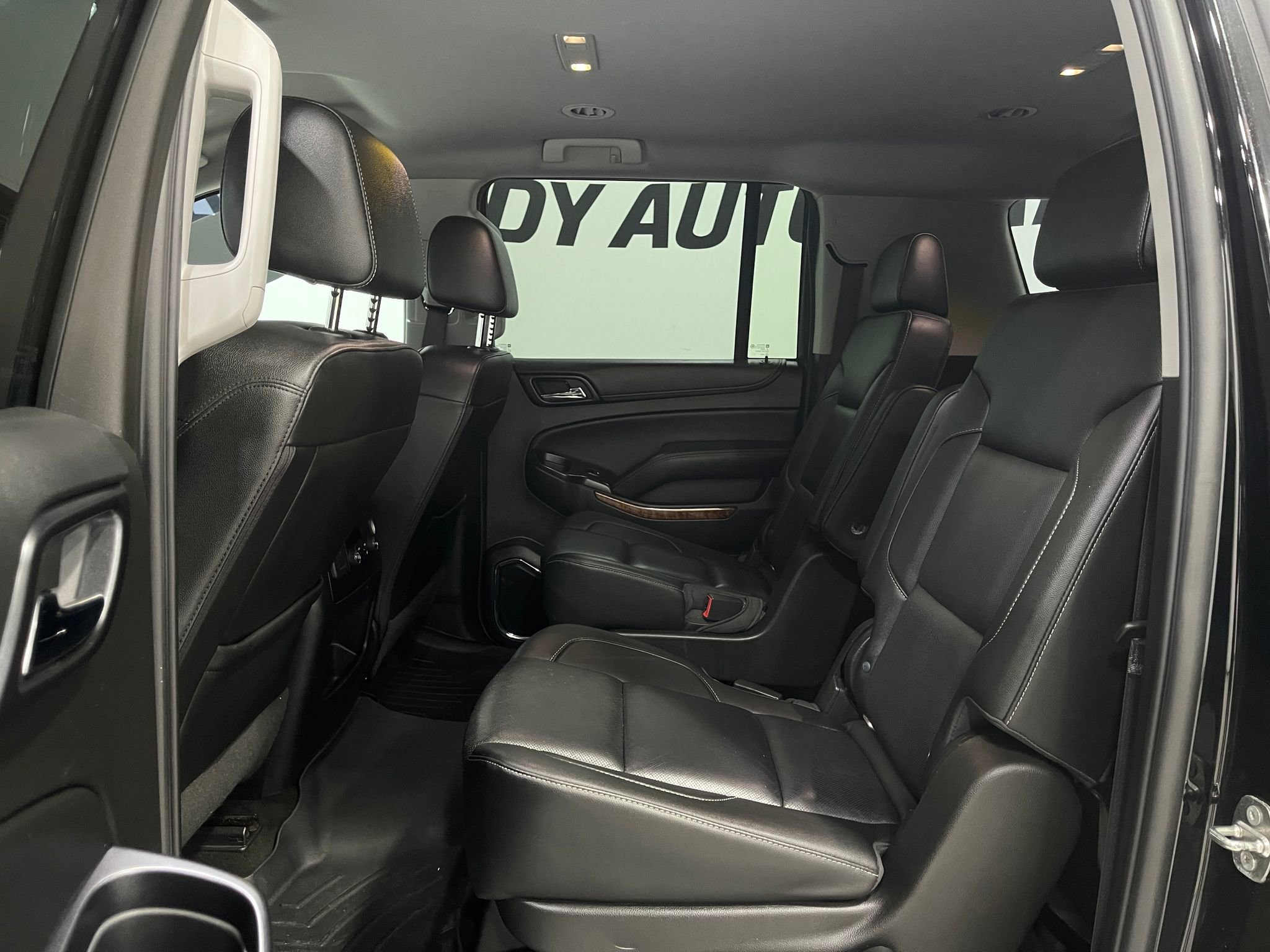 Used 2018 Chevrolet Suburban Premier image 29