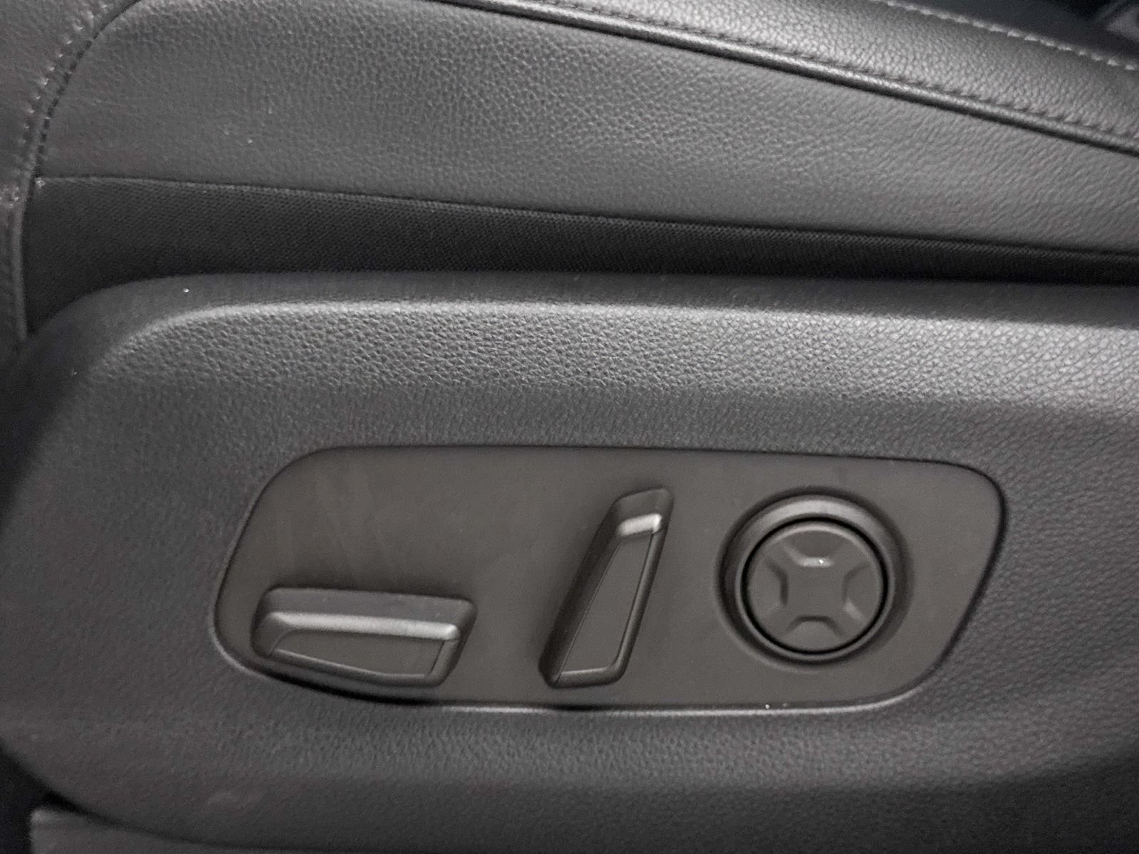 Certified 2025 Kia Carnival SX Prestige FWD image 32