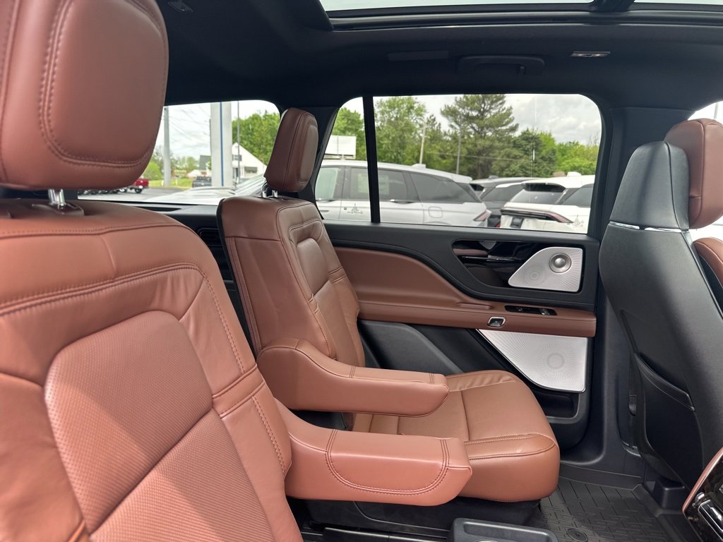 New 2025 Lincoln Aviator Reserve w/ Equipment Group 201A image 2