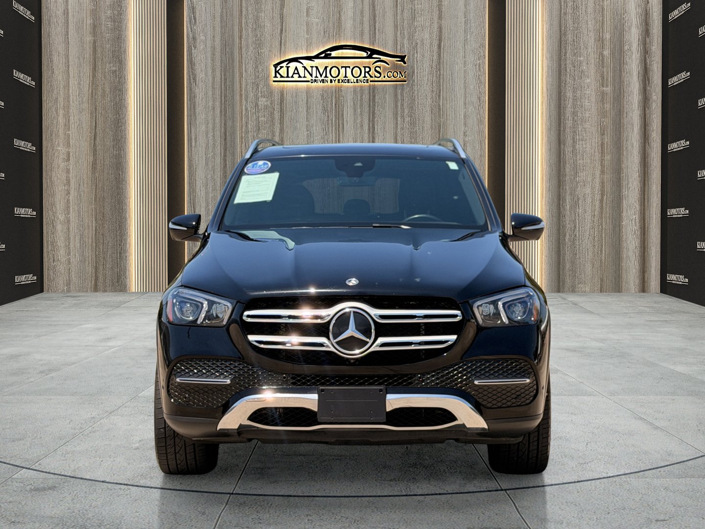 Used 2023 Mercedes-Benz GLE 450 4MATIC w/ Premium Package image 2