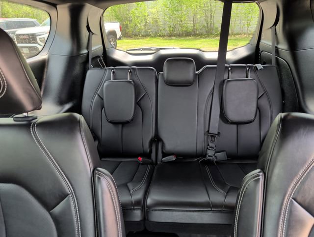 Used 2025 Chrysler Pacifica Select FWD image 33