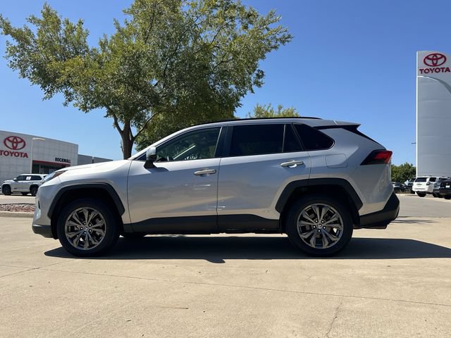 Used 2022 Toyota RAV4 XLE Premium AWD/4WD image 2