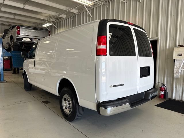 Used 2021 Chevrolet Express 2500 w/ Driver Convenience Package RWD image 4