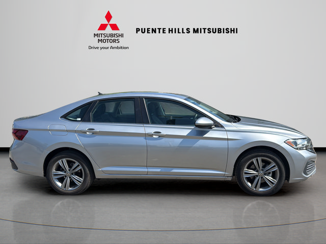 Used 2024 Volkswagen Jetta SE FWD image 4