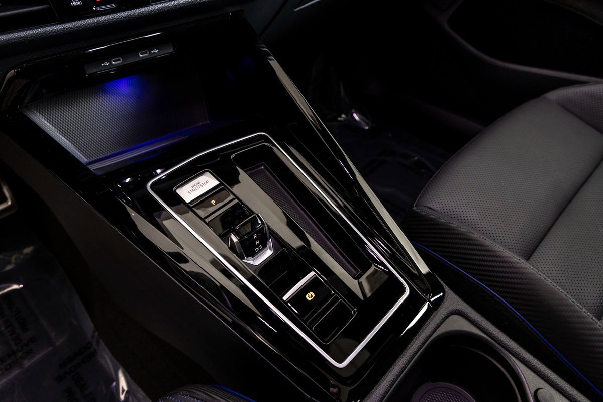 Used 2025 Volkswagen Golf R Black Edition image 15