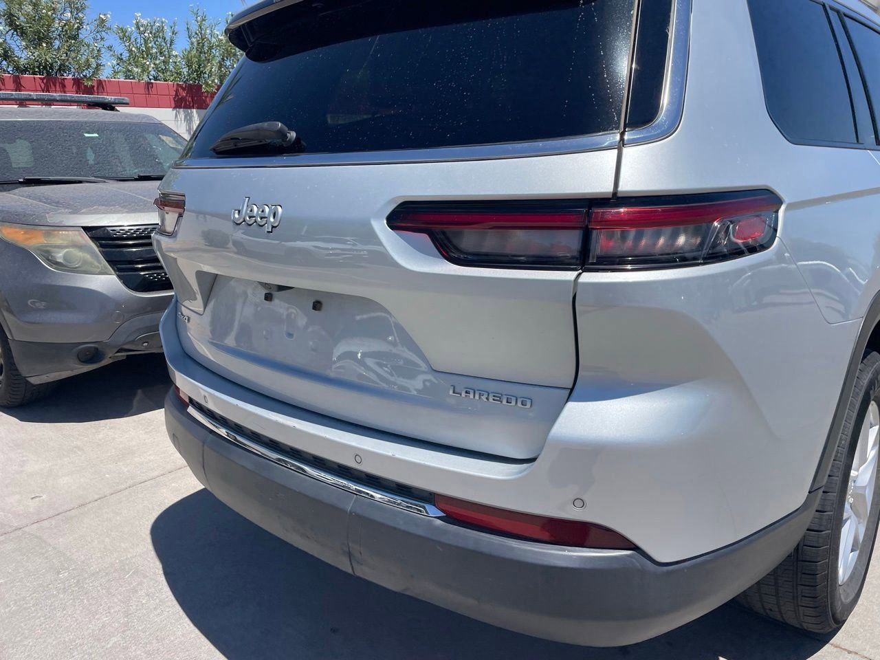 Used 2024 Jeep Grand Cherokee L Laredo AWD/4WD image 4
