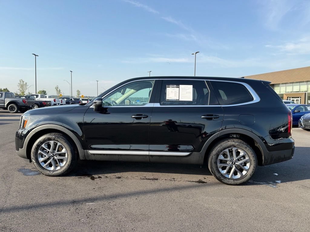 Used 2025 Kia Telluride LX FWD image 8