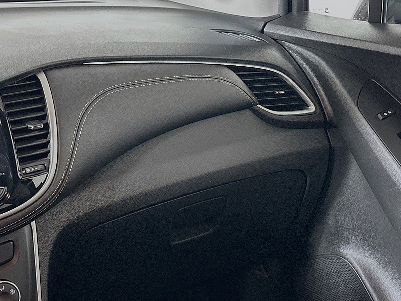 Used 2022 Chevrolet Trax LT w/ Midnight Edition image 21