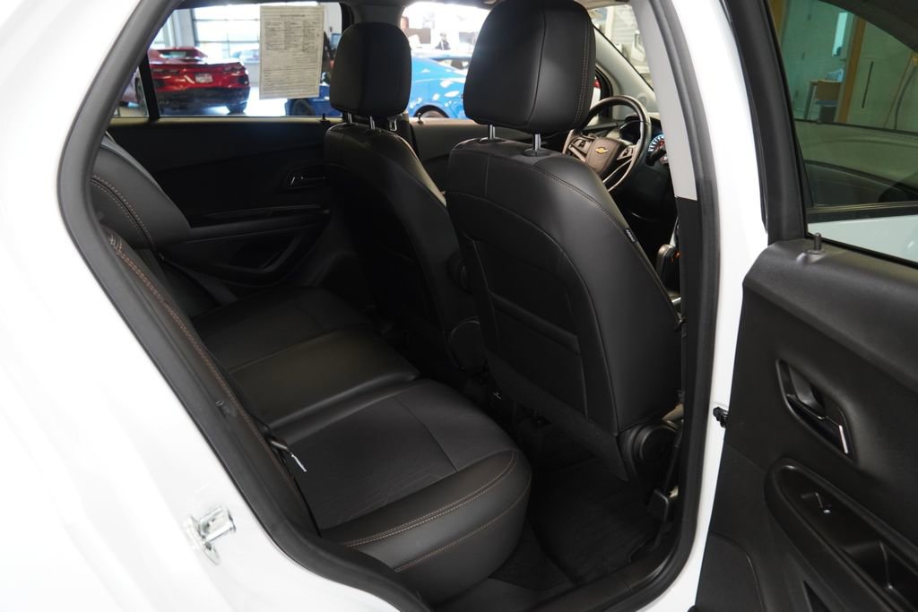 Used 2022 Chevrolet Trax LT w/ LT Convenience Package image 21
