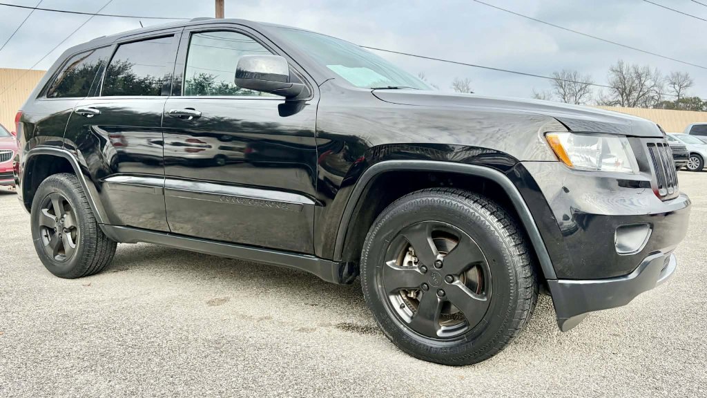 Used 2013 Jeep Grand Cherokee Limited w/ Luxury Group II image 3