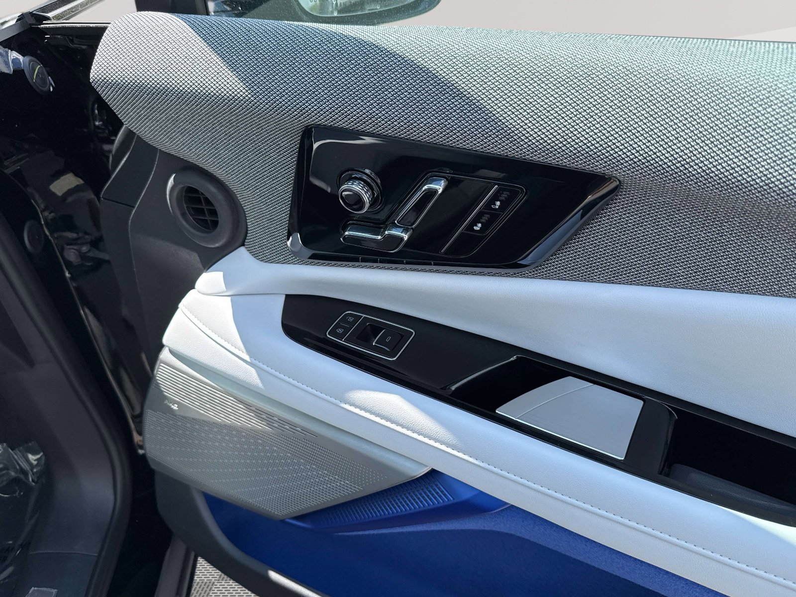 Used 2026 Cadillac Optiq Sport 1 w/ LPO, Floor Liner Package AWD/4WD image 26