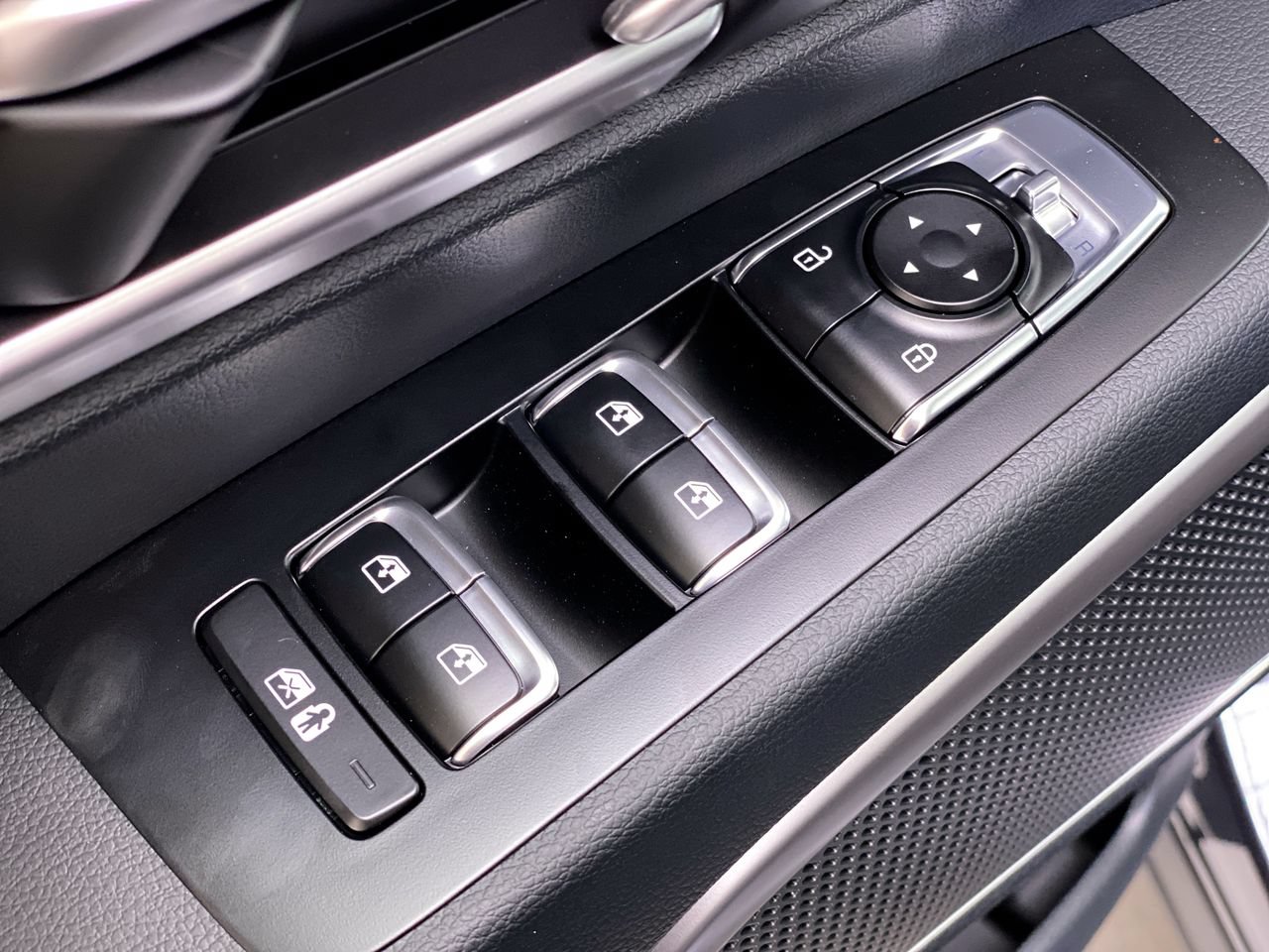 Certified 2025 Kia Telluride S FWD image 18