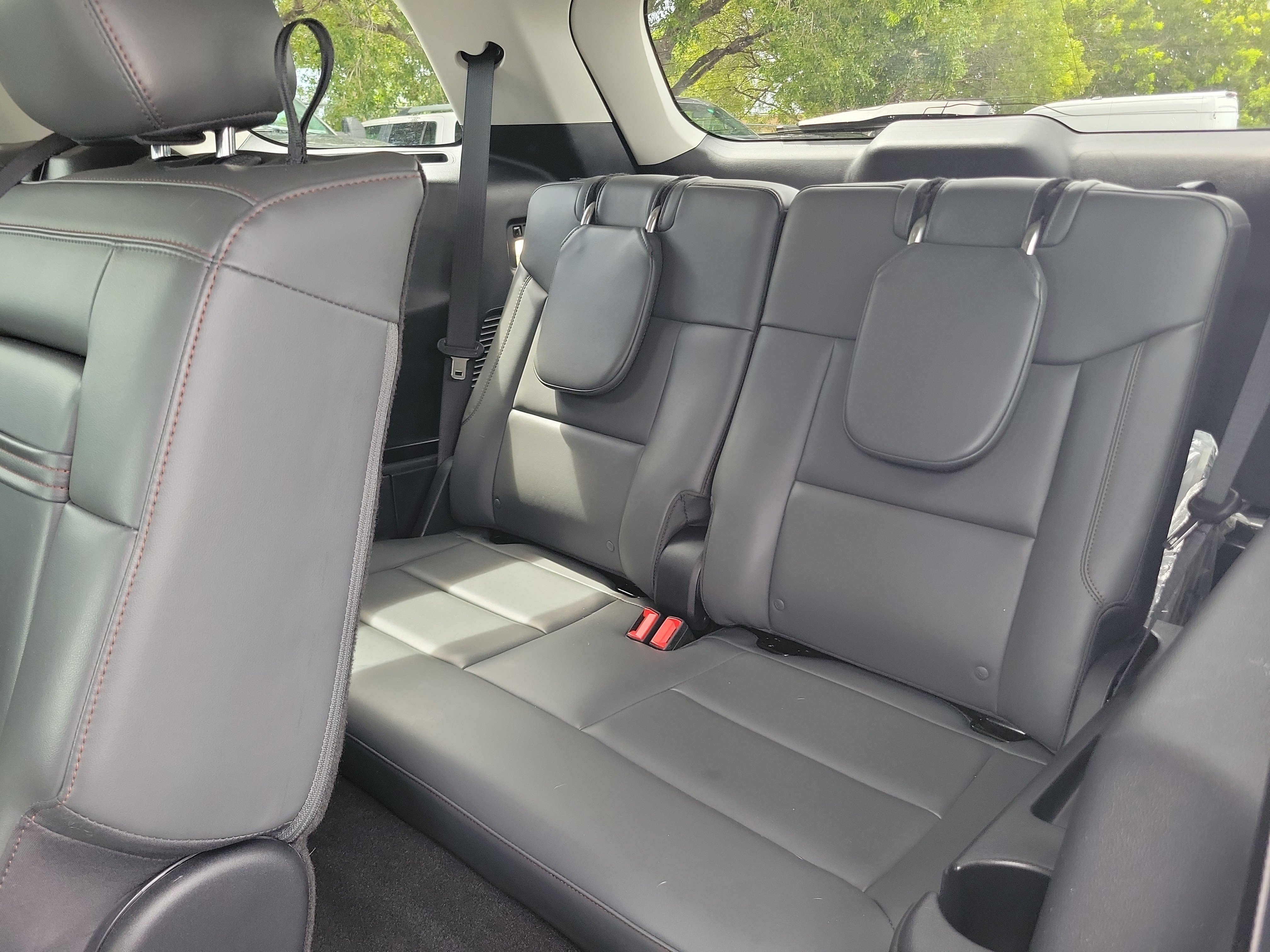 Used 2025 Ford Explorer Active w/ Active Comfort Package RWD image 15
