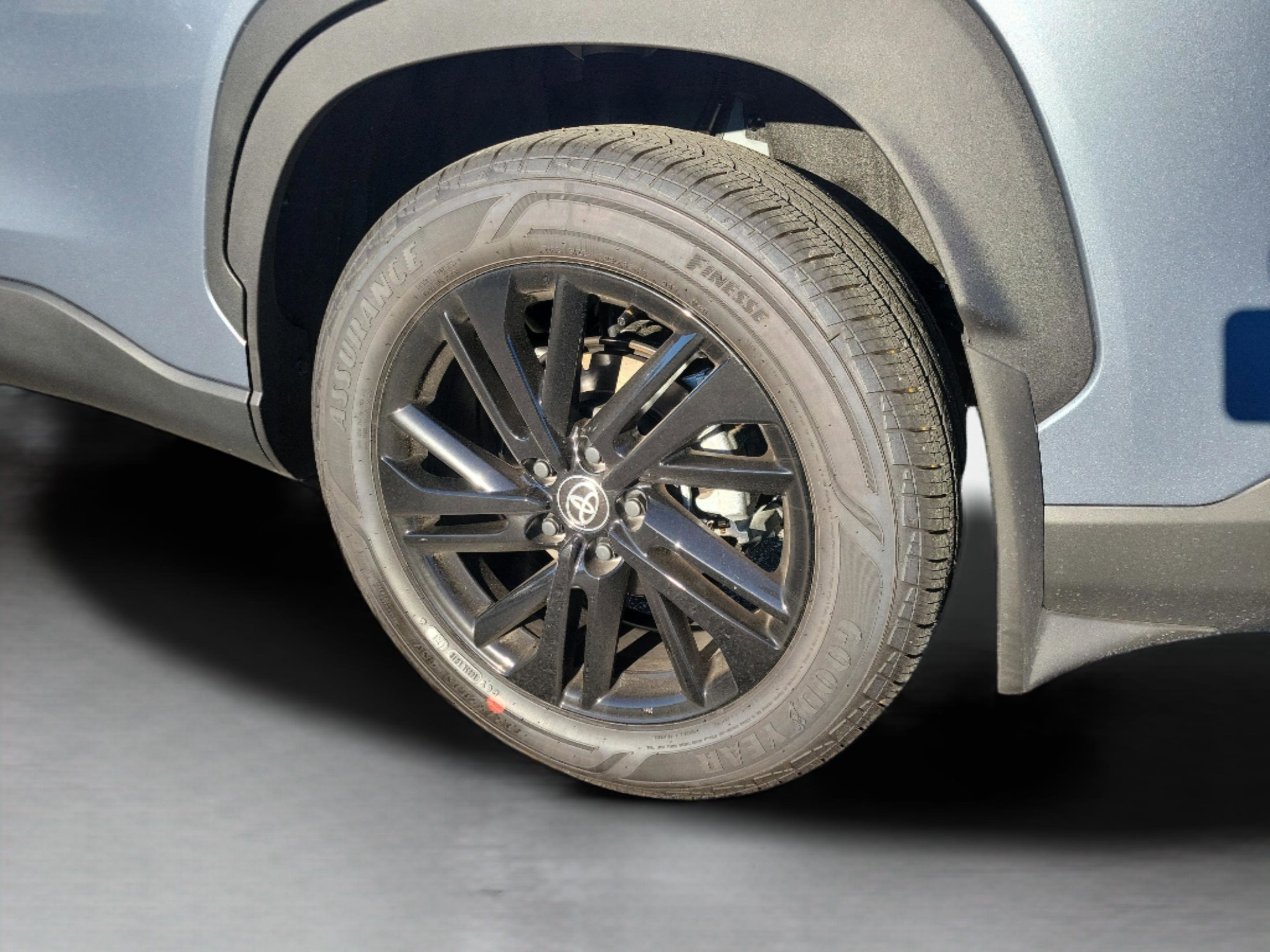 Used 2026 Toyota Corolla Cross XSE image 29