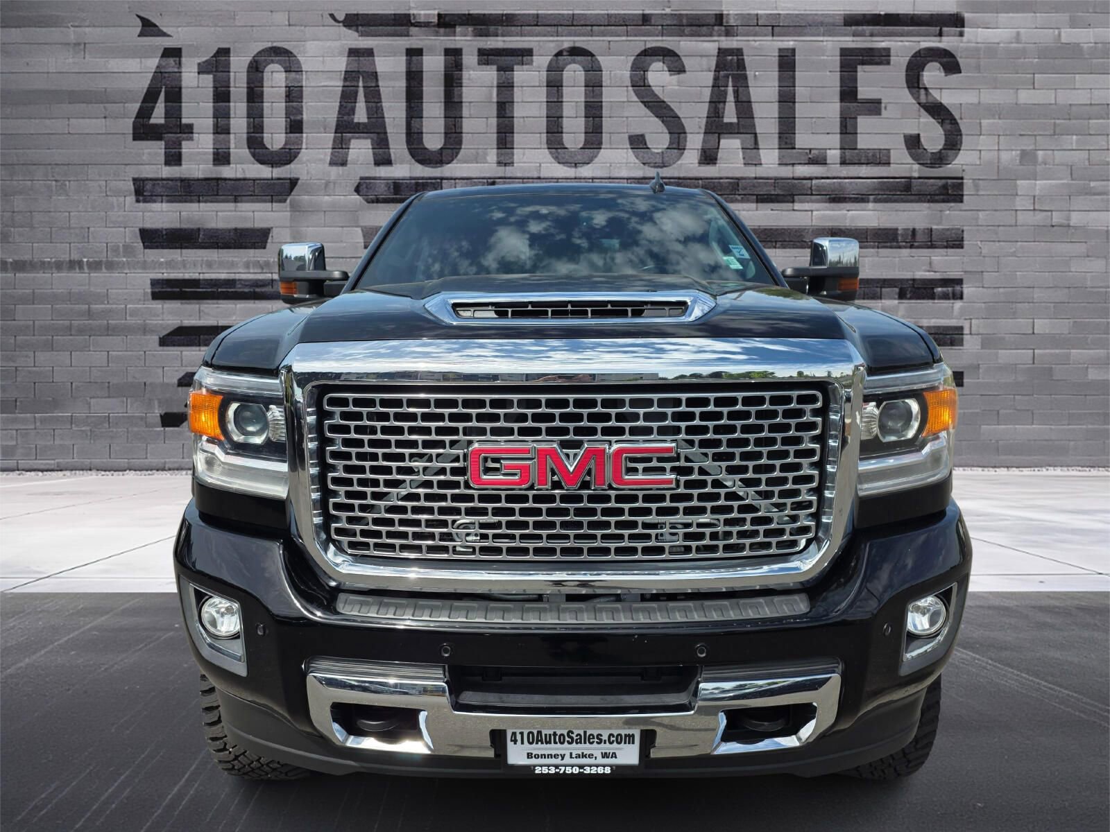 Used 2017 GMC Sierra 2500 Denali w/ Duramax Plus Package AWD/4WD image 5