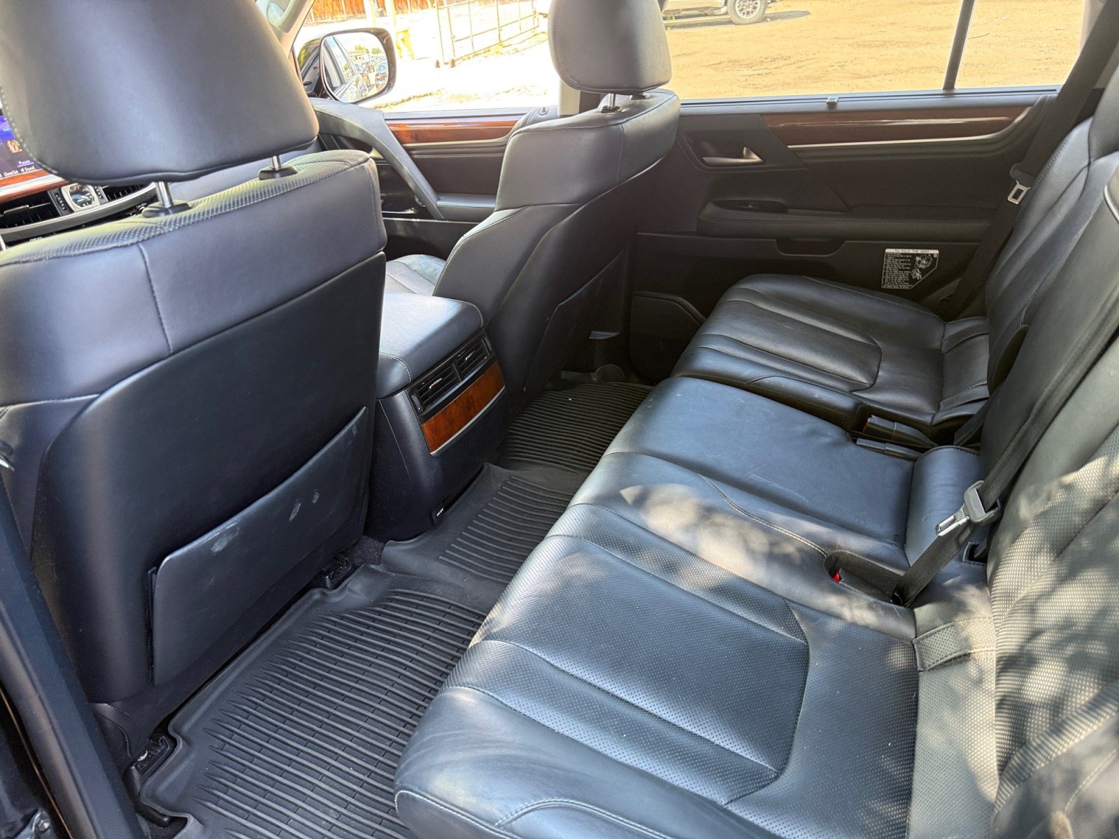 Used 2020 Lexus LX 570 4WD w/ Luxury Package image 17