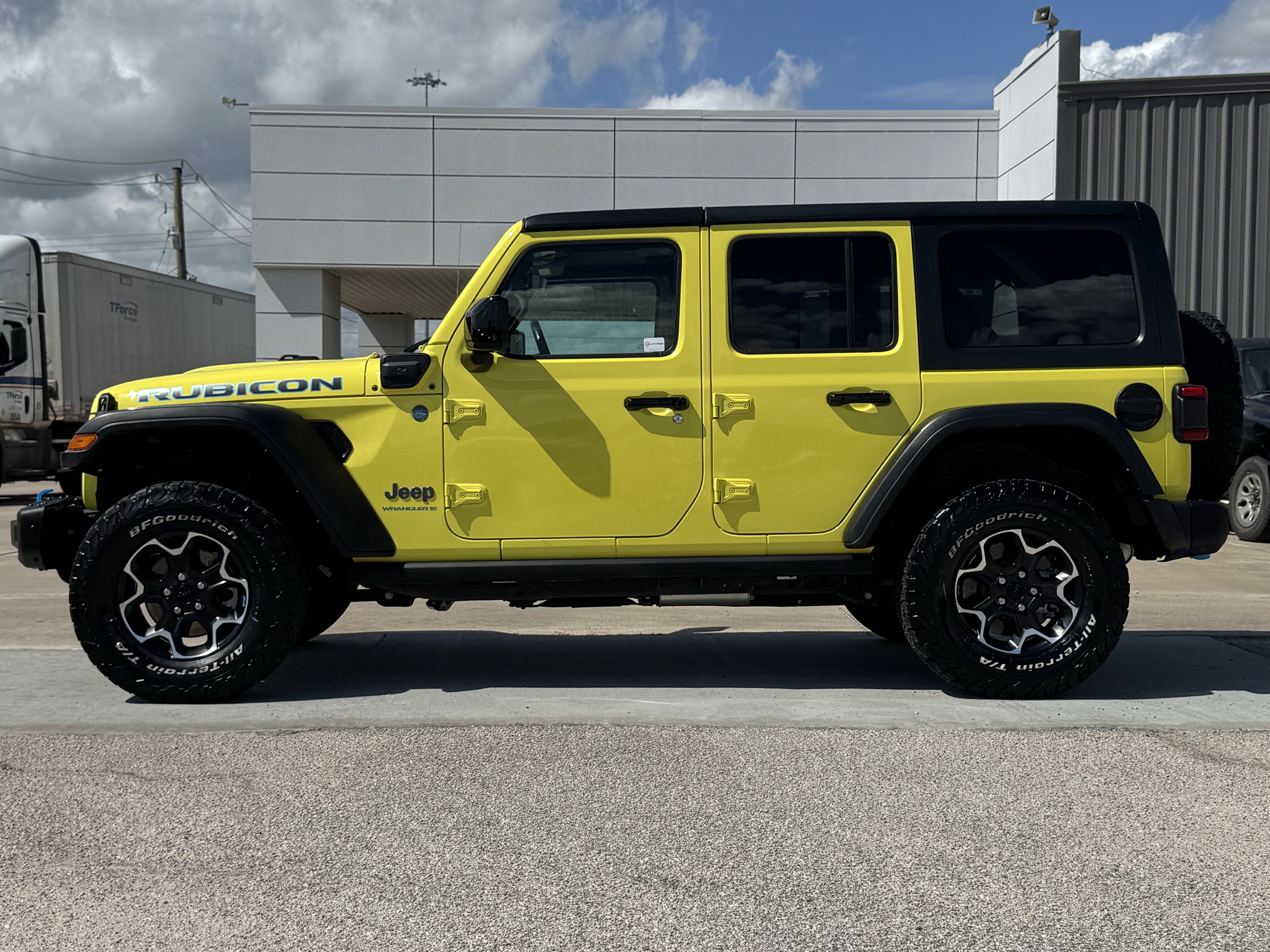 Used 2023 Jeep Wrangler Unlimited Rubicon 4xe w/ Steel Bumper Group image 7