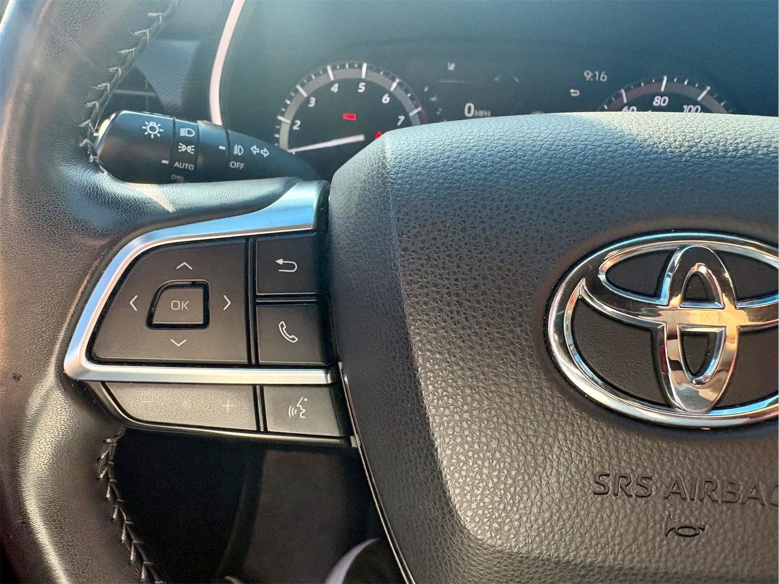 Used 2021 Toyota Highlander XSE FWD image 11