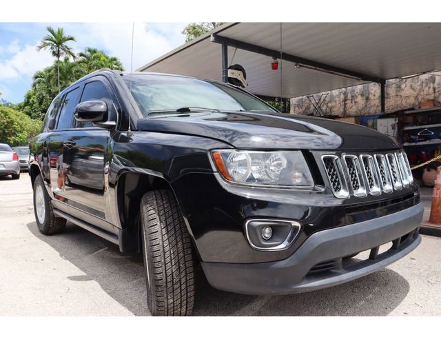 Used 2016 Jeep Compass Latitude FWD image 9
