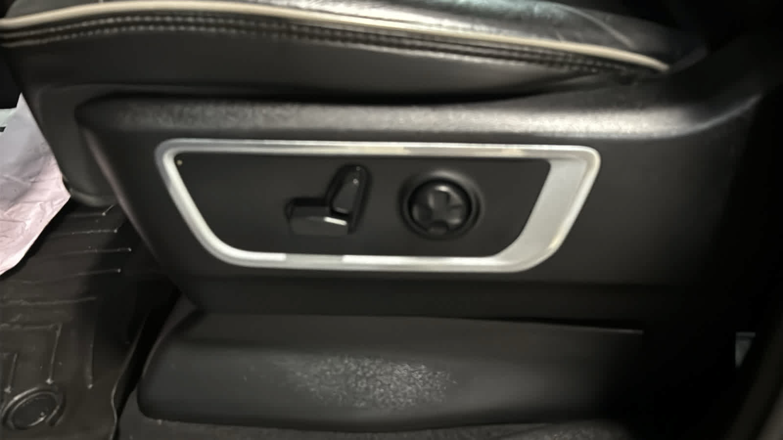 Used 2019 RAM 1500 Laramie AWD/4WD image 21