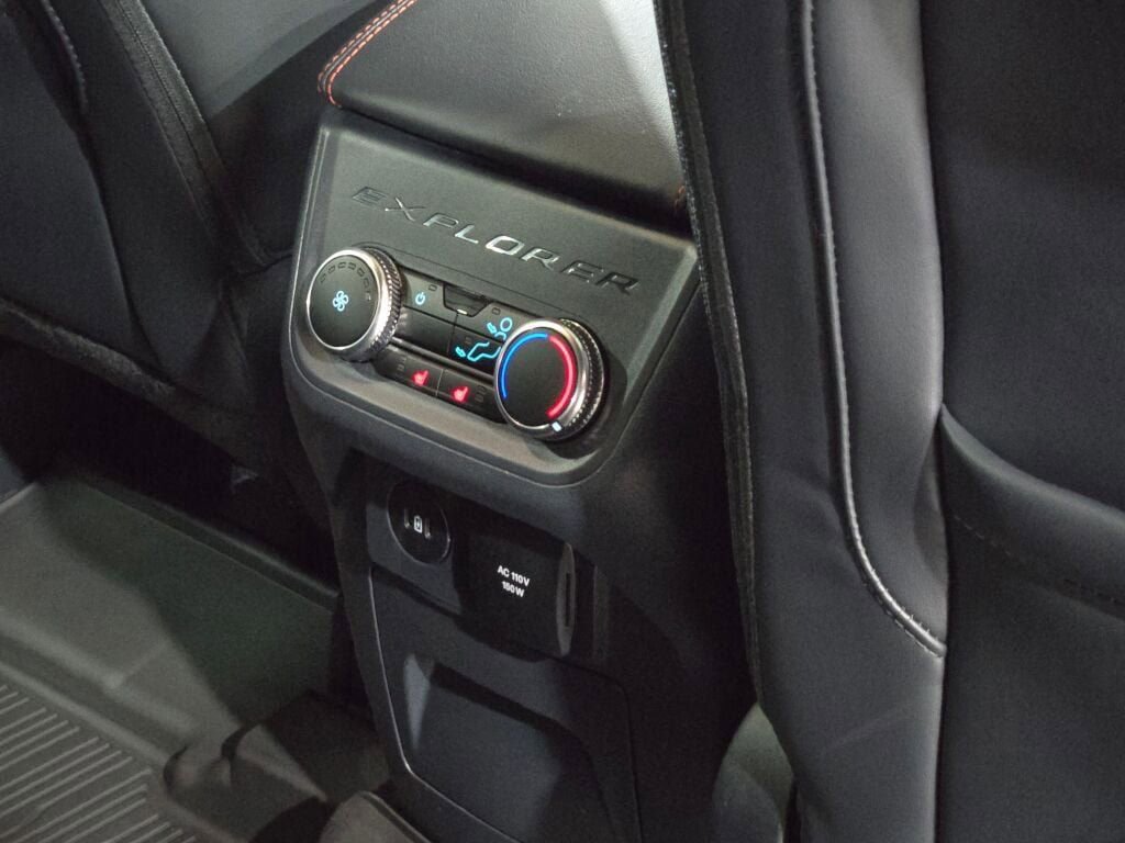 Used 2025 Ford Explorer ST-Line w/ Premium Package image 15