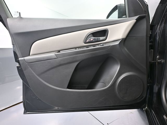 Used 2015 Chevrolet Cruze LS FWD image 16
