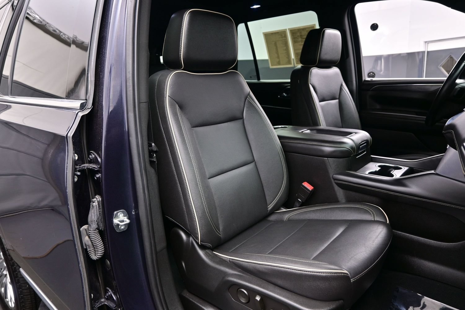Used 2023 GMC Yukon SLT AWD/4WD image 17