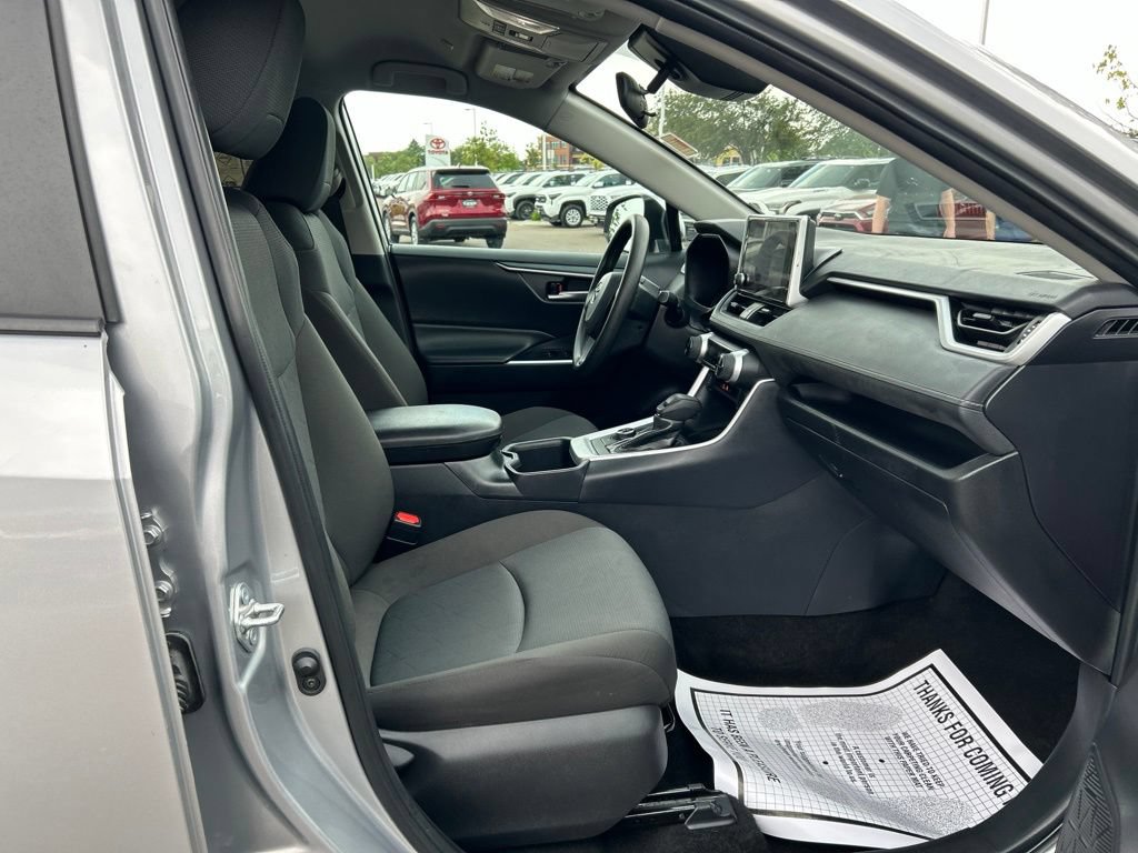Used 2025 Toyota RAV4 XLE AWD/4WD image 11