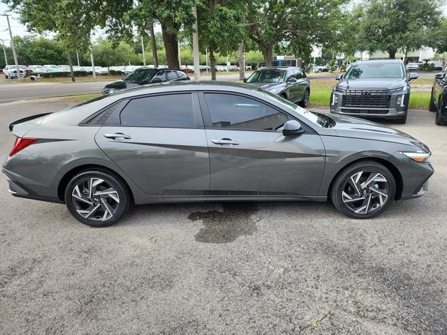 New 2025 Hyundai Elantra SEL w/ Cargo Package image 2