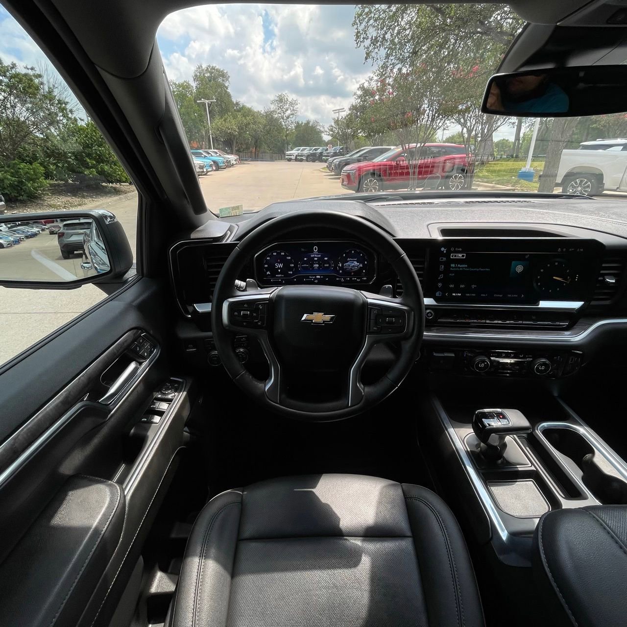 Used 2024 Chevrolet Silverado 1500 LTZ AWD/4WD image 12