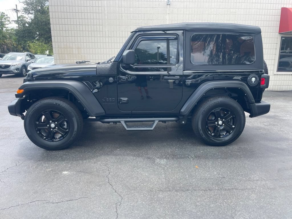 Used 2022 Jeep Wrangler Sport AWD/4WD image 2
