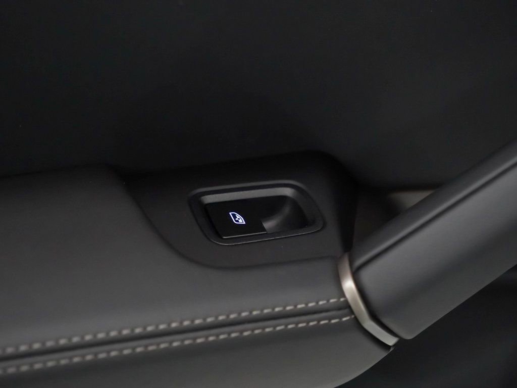 Certified 2025 Porsche Cayenne Turbo image 16