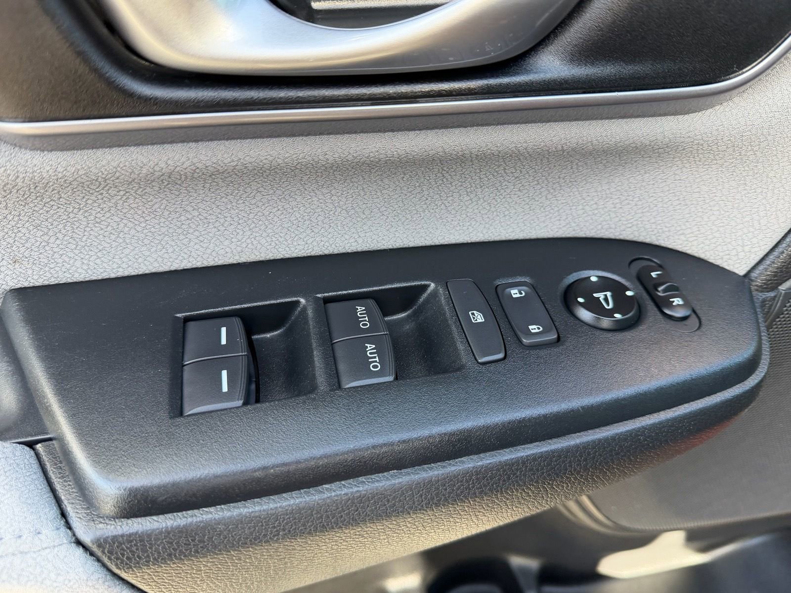 Used 2018 Honda CR-V EX image 25