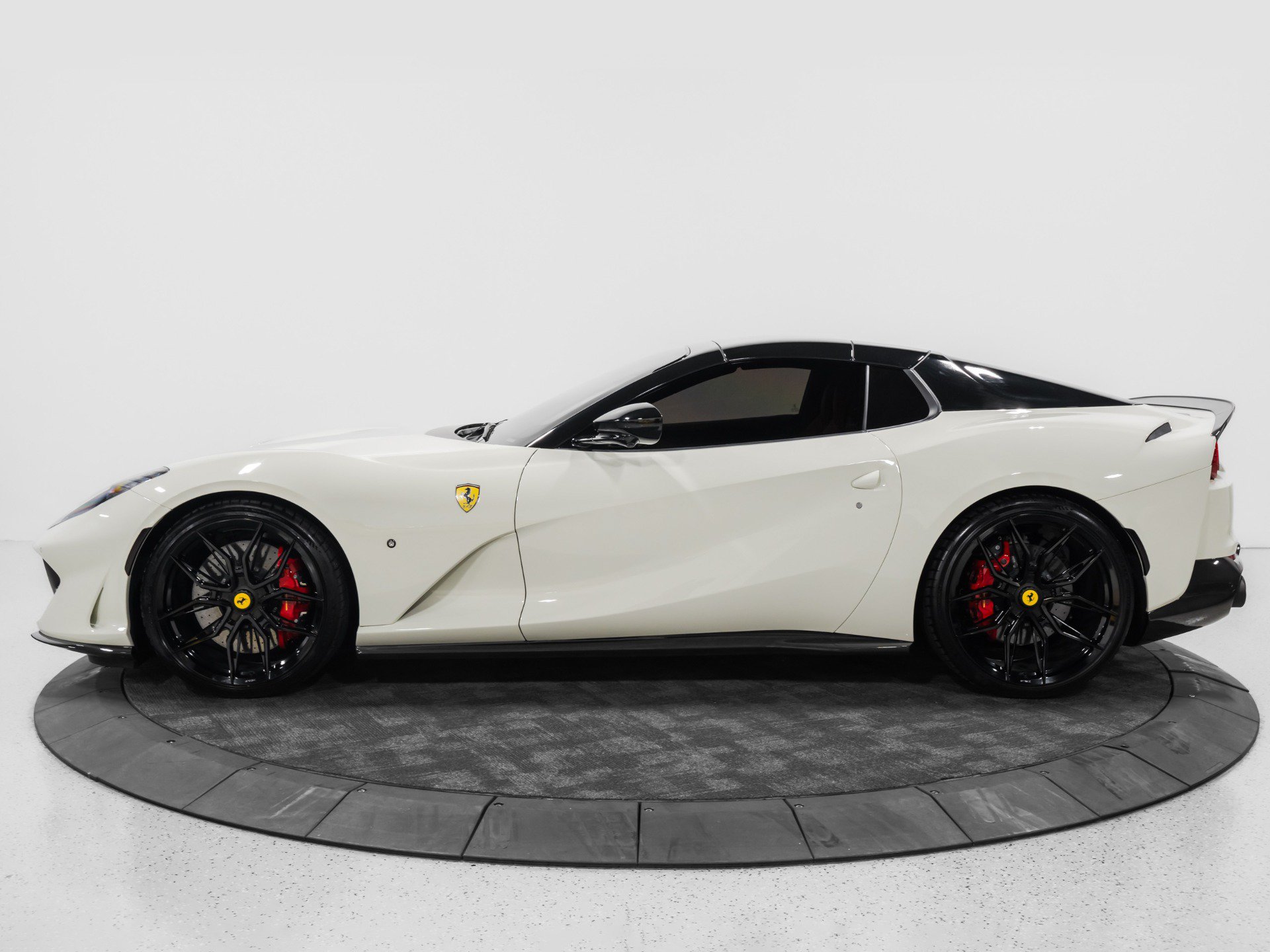 Used 2023 Ferrari 812 GTS RWD image 18
