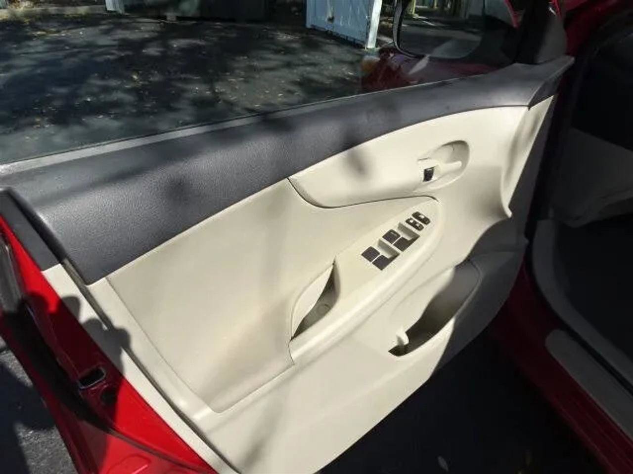 Used 2013 Toyota Corolla L image 31