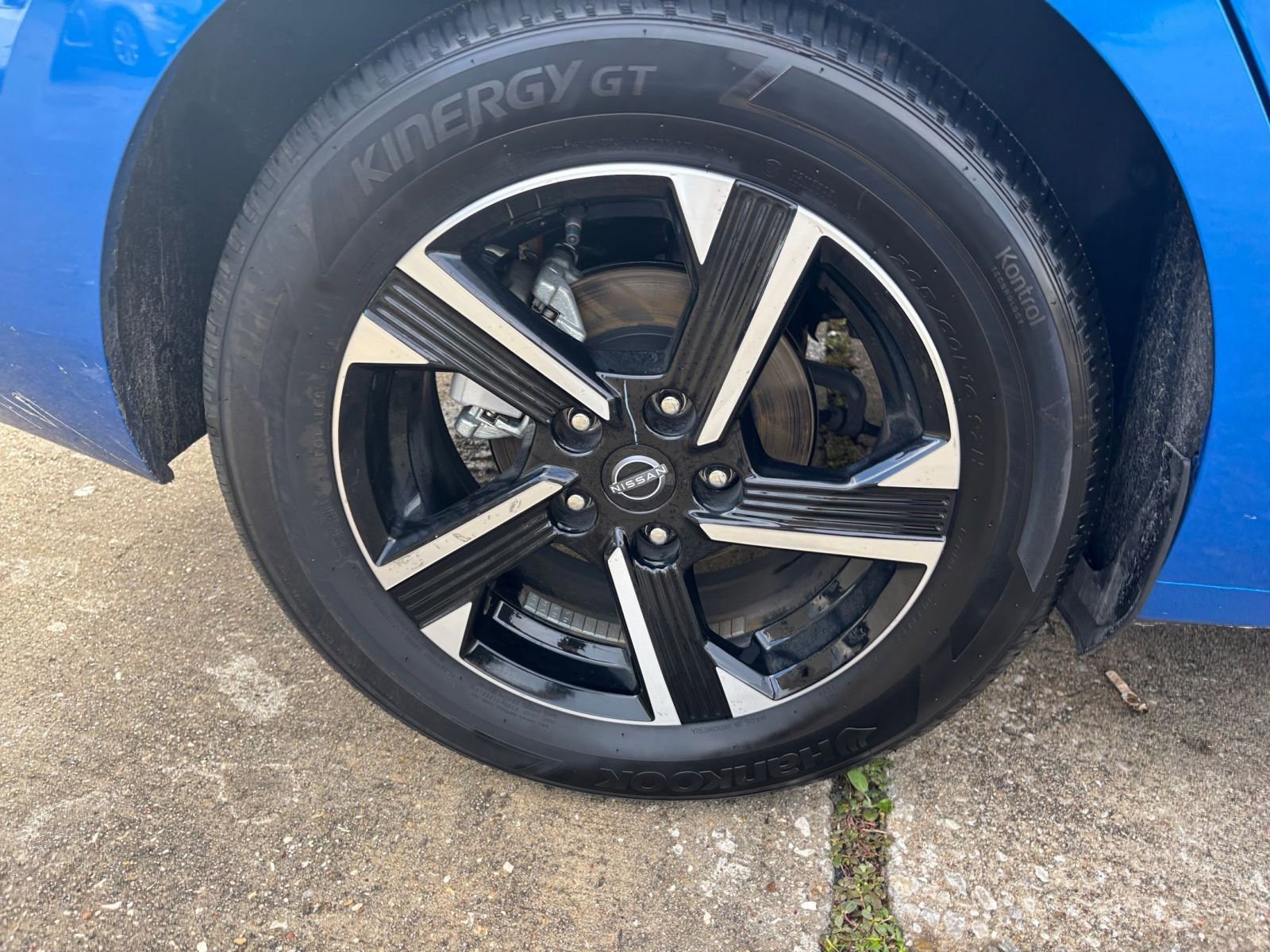 Used 2025 Nissan Sentra SV image 28