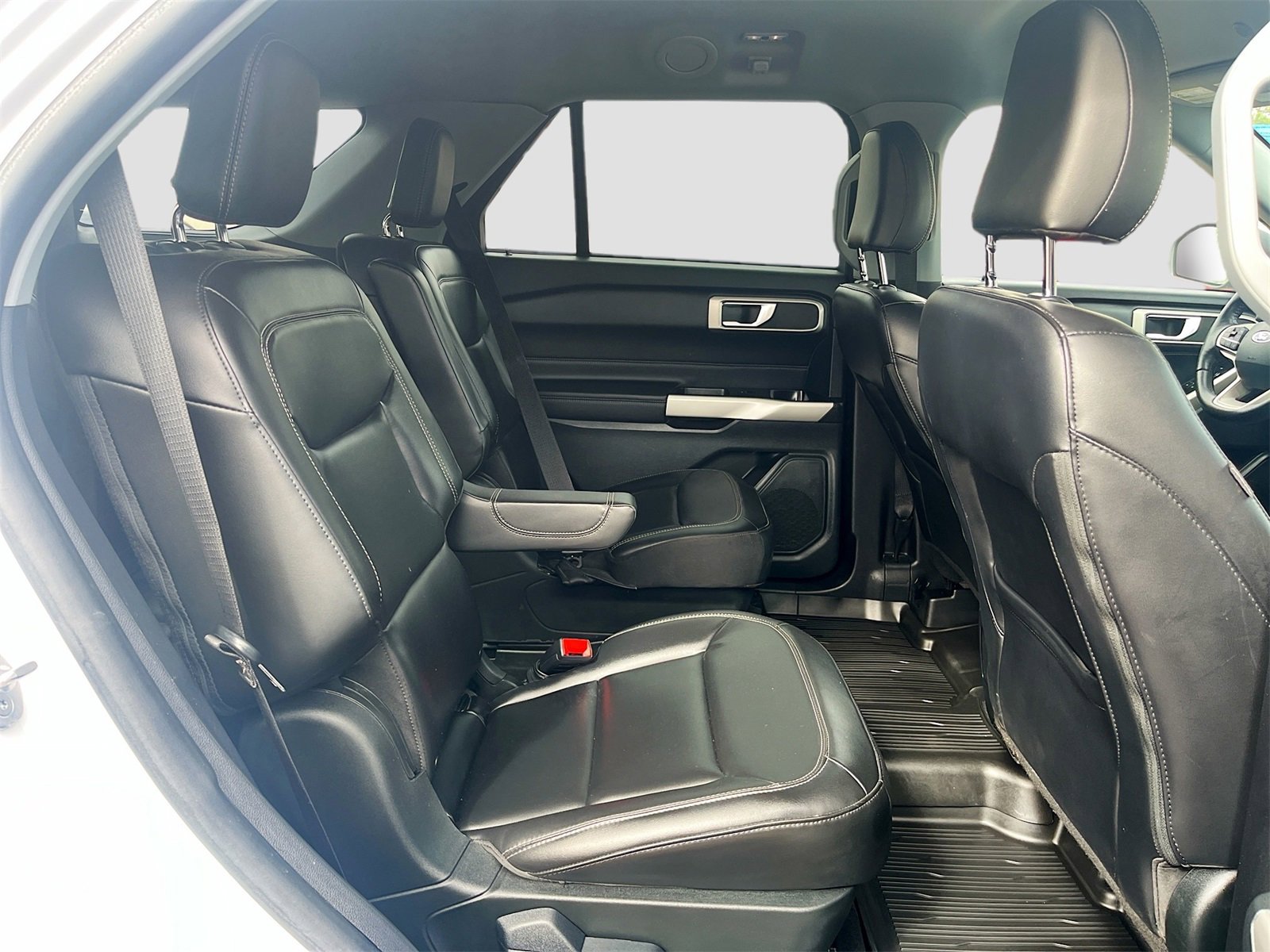 Used 2021 Ford Explorer XLT w/ Equipment Group 202A image 29