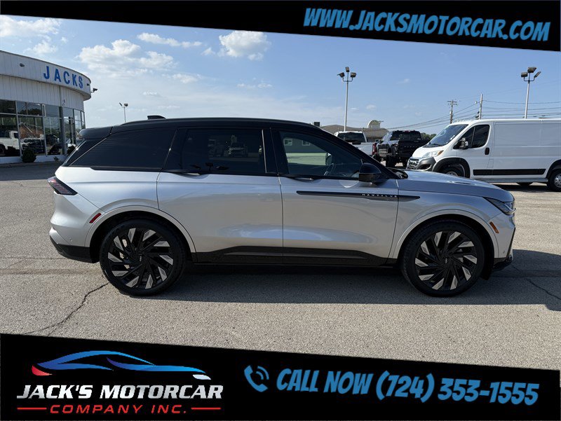 Used 2024 Lincoln Nautilus Reserve w/ Equipment Group 202A AWD/4WD image 3