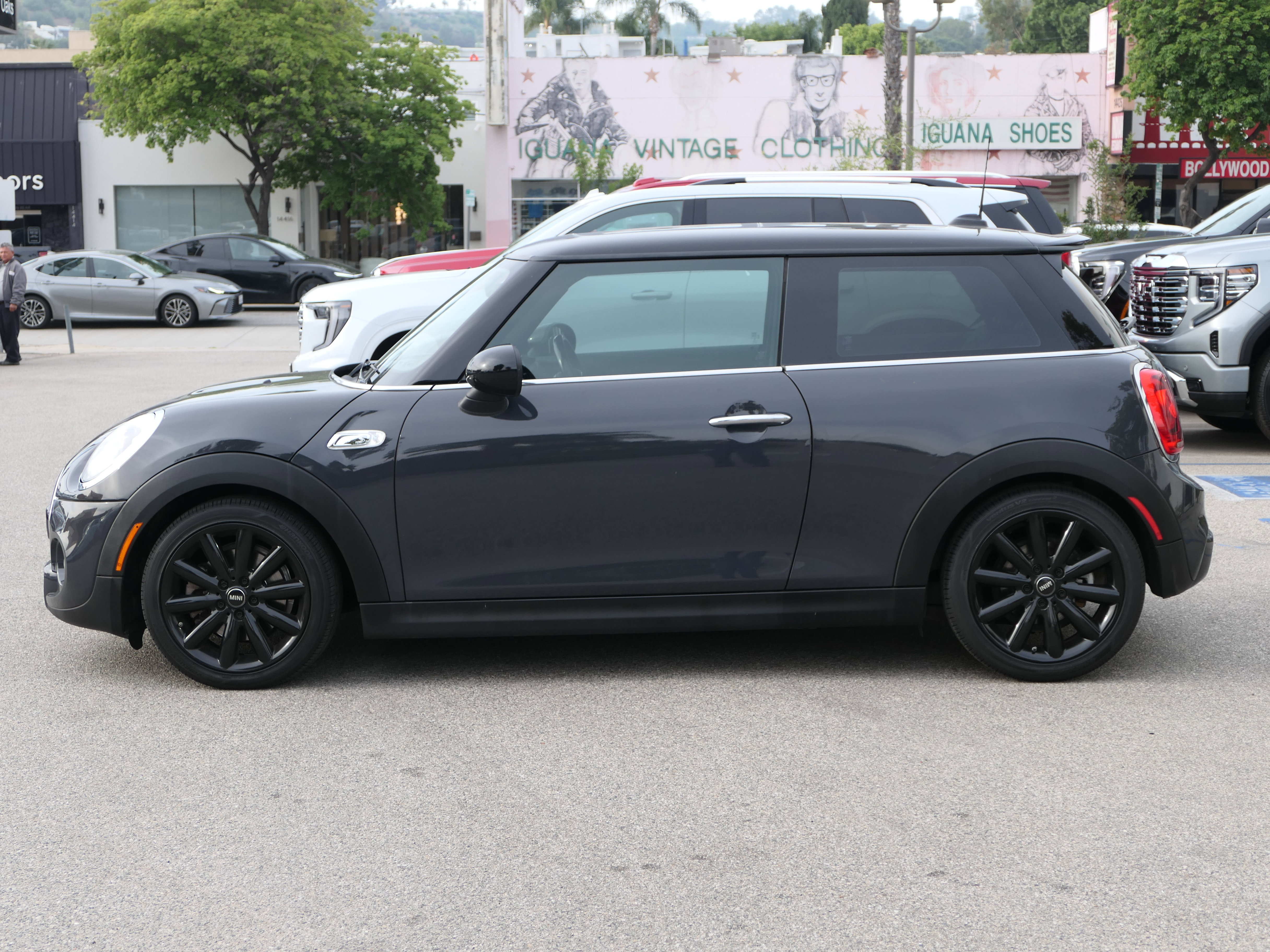 Used 2014 MINI Cooper S FWD image 2